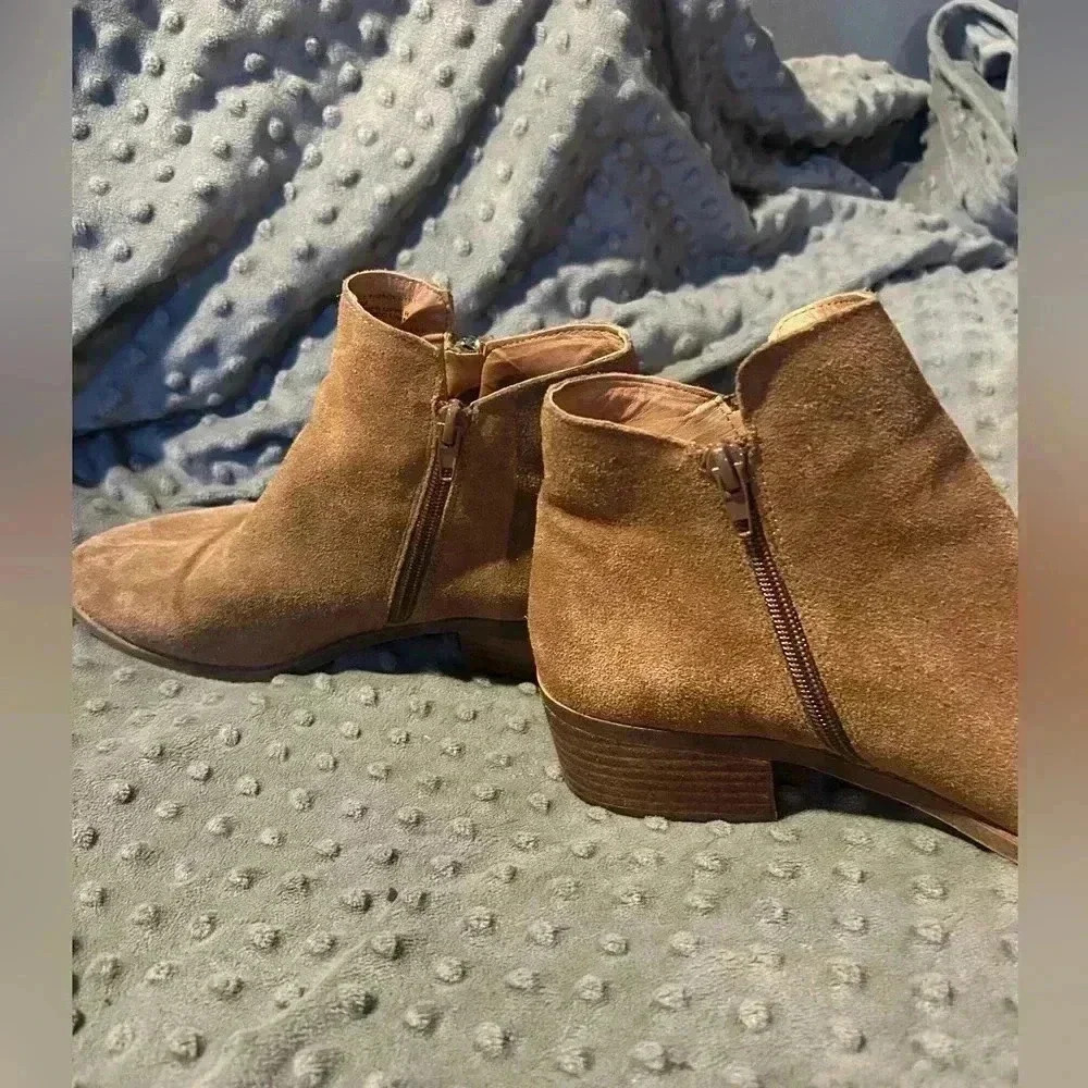 Steve Madden Light Brown/Tan Suede Leather Booties, Size 8.5 - Picture 2 of 6
